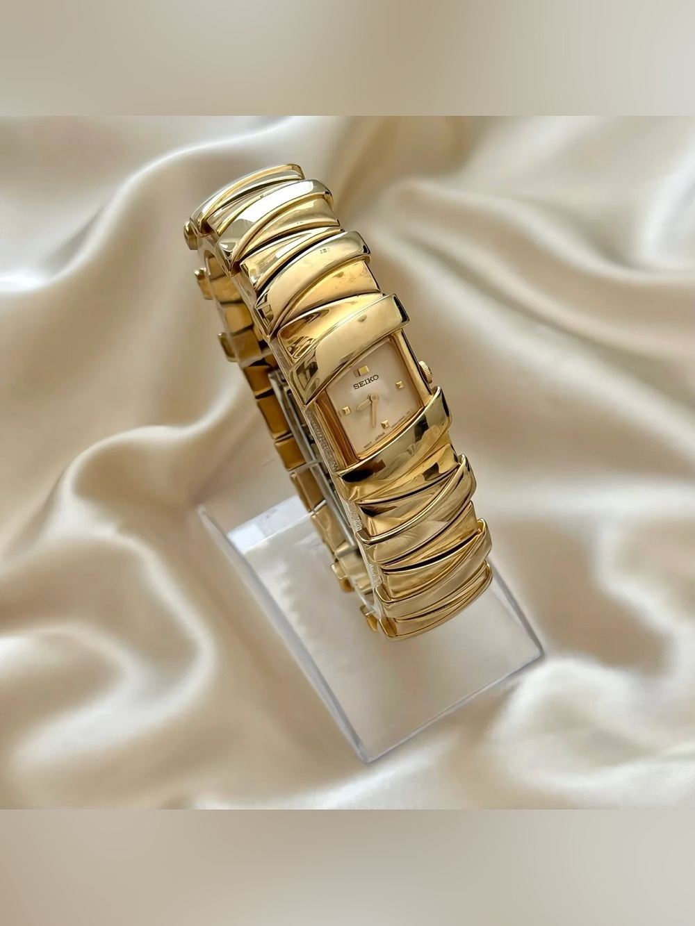 AUTHENTIC RARE VINTAGE SEIKO ASYMMETRICAL GOLD WATCH - Picture 4 of 9